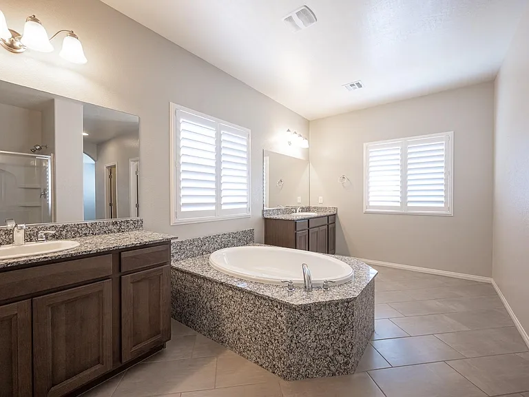 6198 Hays Cove Ct — Photo 36
