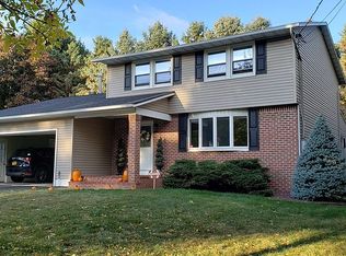 306 Merriwether Dr, Syracuse, NY 13219