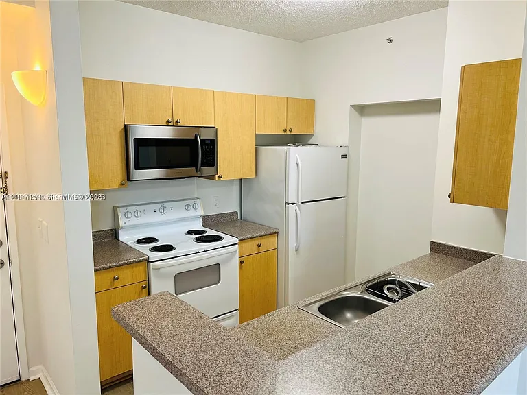 1900 Van Buren St #111B — Photo 12