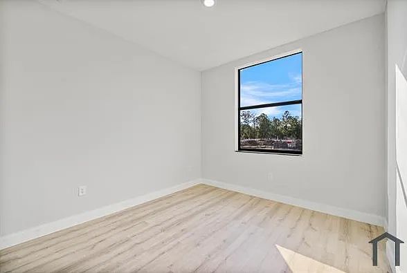 751 Clancy St E — Photo 5
