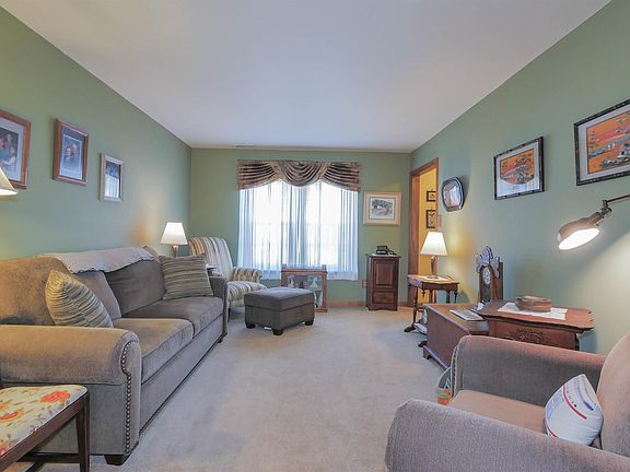 5th image of 502 Hilltop Dr