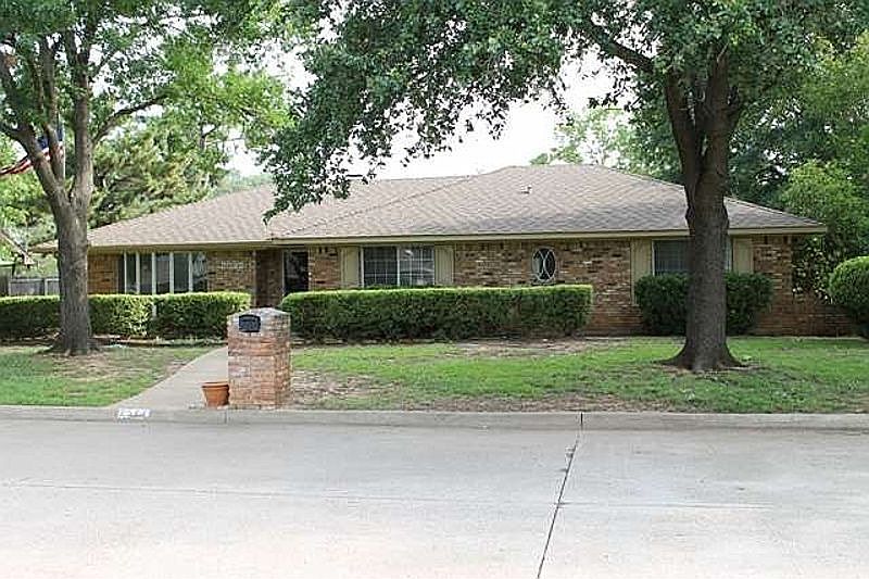 1st image of 2522 Axminster Dr
