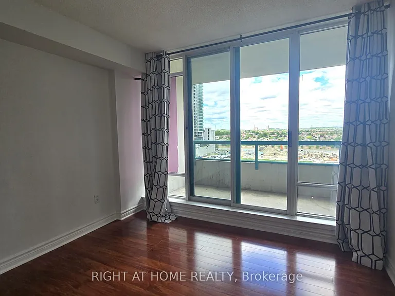 550 Webb Dr #914 — Photo 30