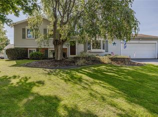 11 Delemere Blvd, Fairport, NY 14450
