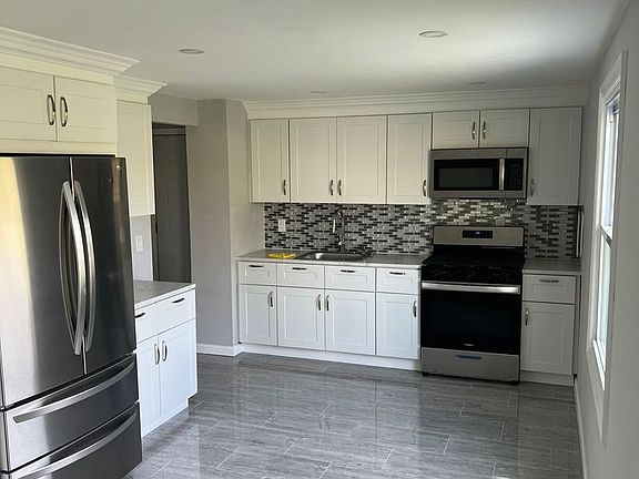2nd image of 13 Camrose Dr