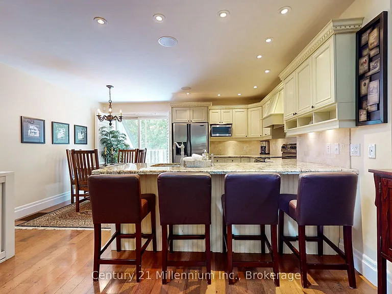 434 Oxbow Cres — Photo 10