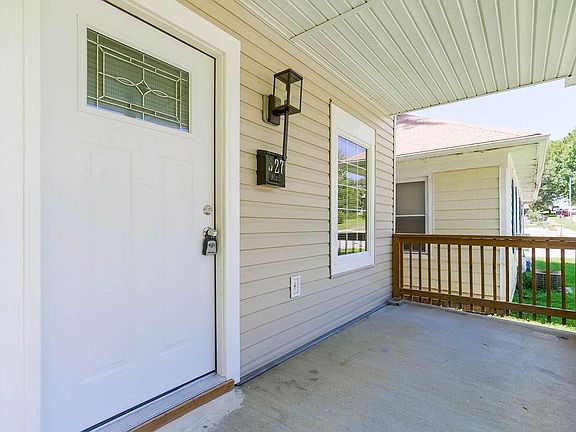 5th image of 327 Pottawatomie St