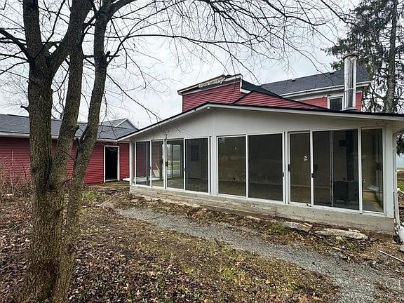 5th image of 877 Wright St
