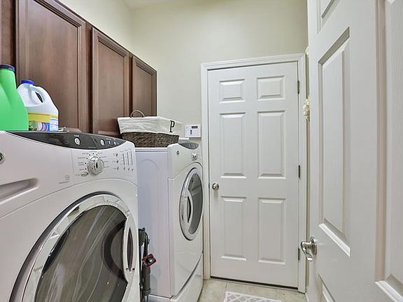4th image of 8536 White Poplar Dr