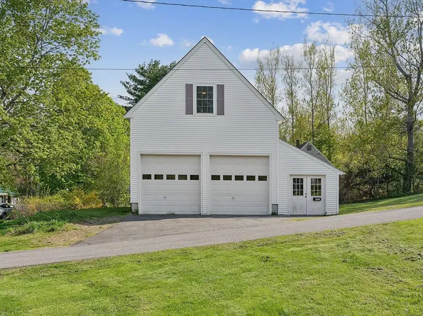 39 Greenville St, Hallowell, ME 04347