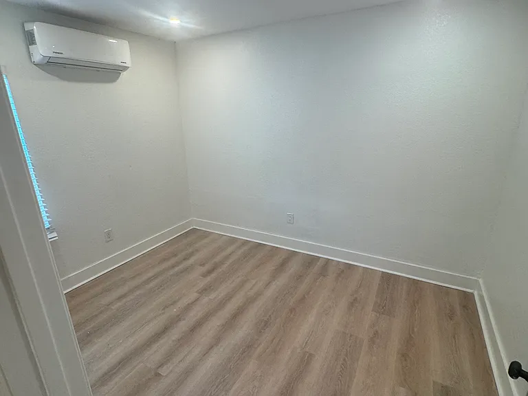 2243 Auburn St S #1 — Photo 2