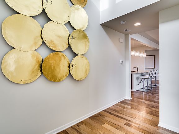 3rd image of 165 Roslyn Pl