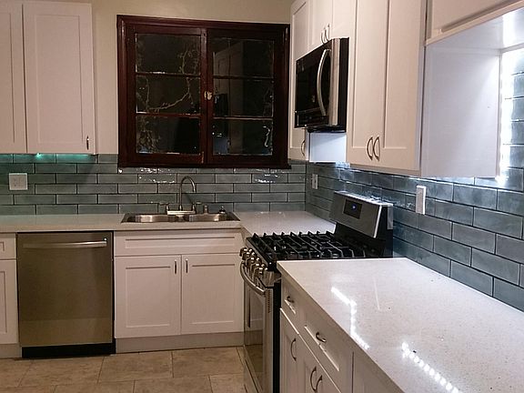 3rd image of 6111 Romaine St