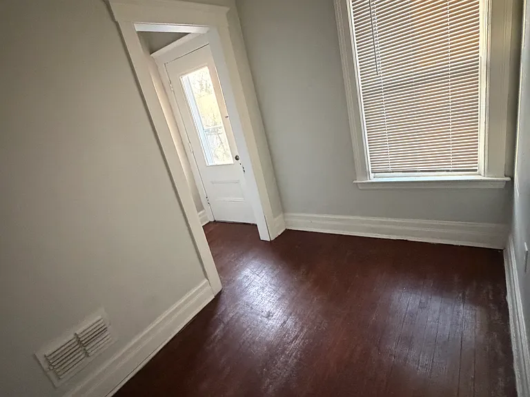 534 Holbrook St #2B — Photo 11