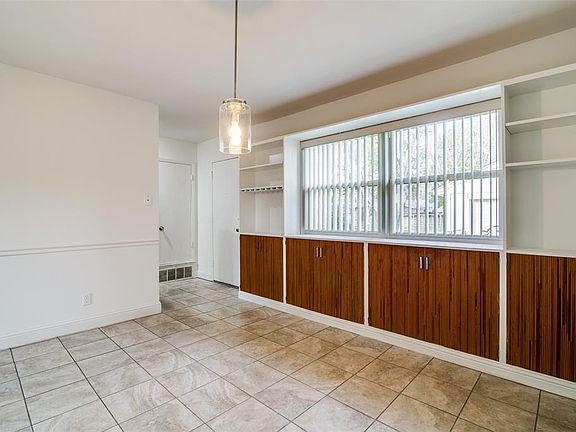 5th image of 2313 Newcastle Dr