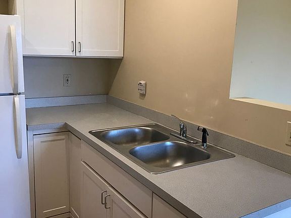 5th image of 610 W Franklin Ave #103
