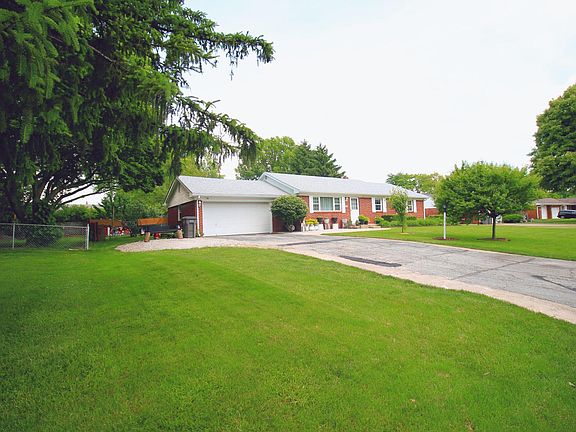 5th image of 7603 Surrey Dr