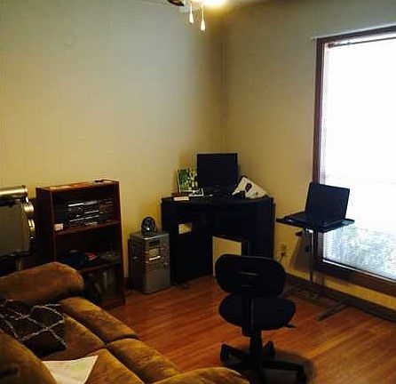 4th image of 216 W Claude St
