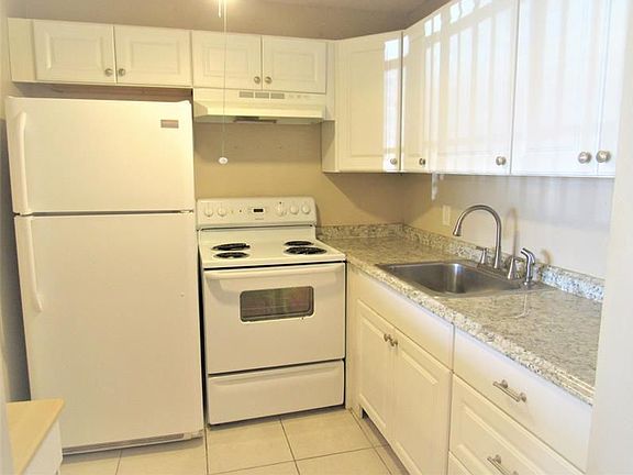 5th image of 214 Berkshire Cres #K