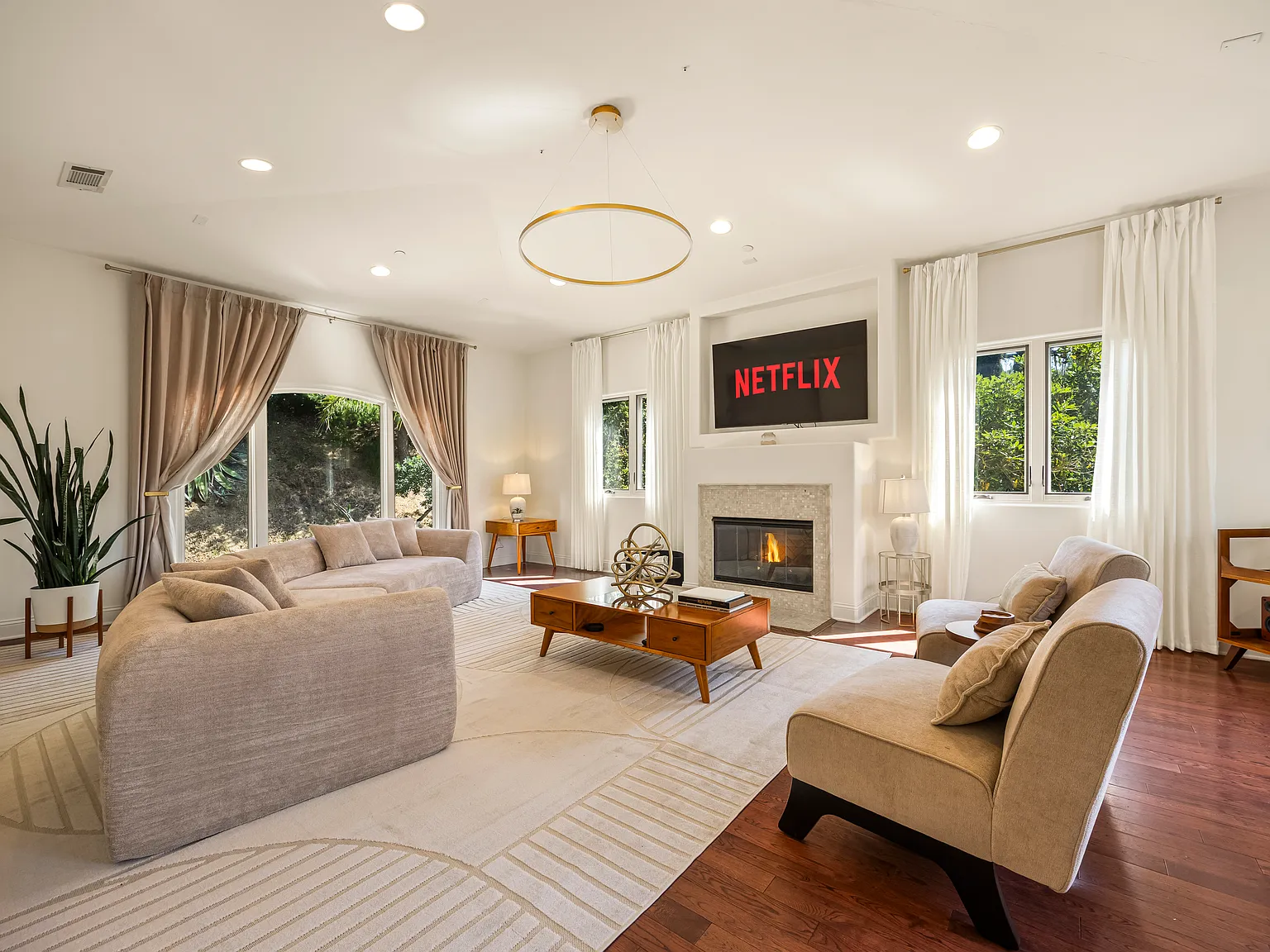 Hollyridge Dr, Los Angeles — Photo 3