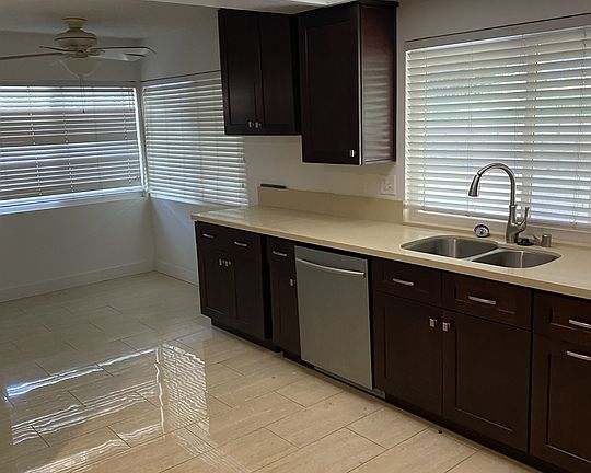 4th image of 1447 S Montezuma Way