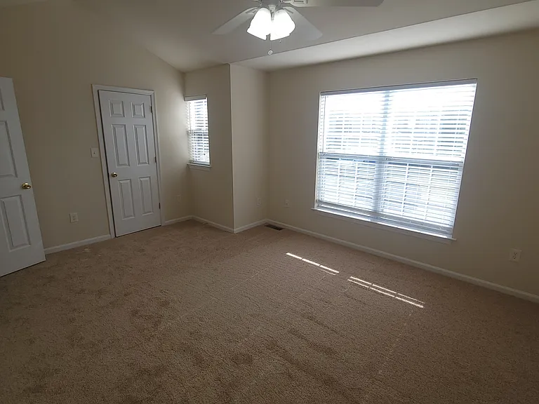 539 Upland St — Photo 10