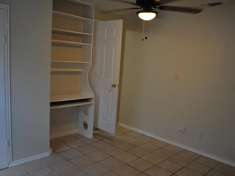 313 N Flat St — Photo 10