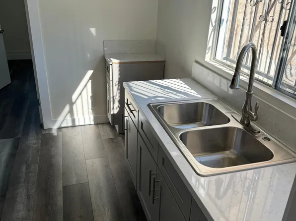 2610 W 54th St, Los Angeles, CA 90043