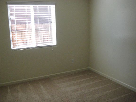 5th image of 2325 E Arlen Ave