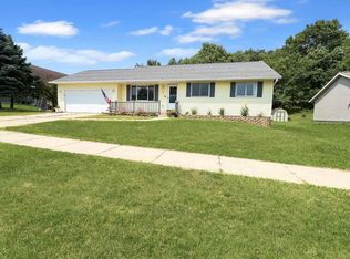 20 Barbara Ann Dr, Reedsburg, WI 53959