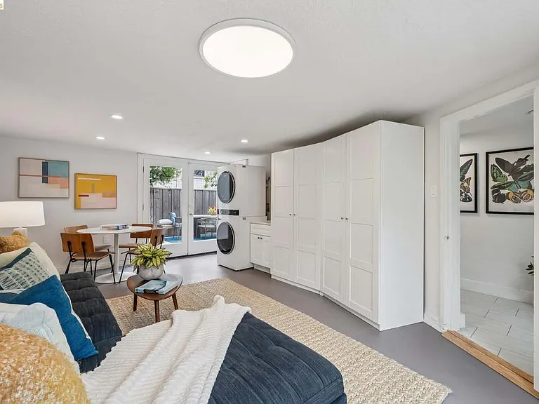 1246 Hopkins St — Photo 3