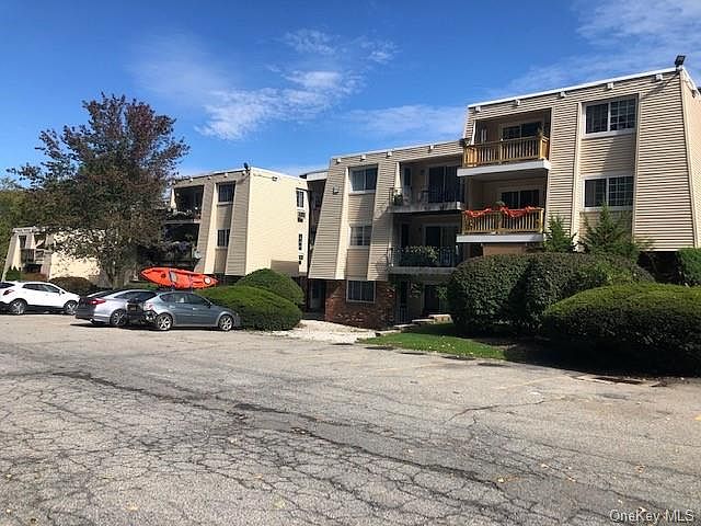 1st image of 115 Fox Run Ln #115