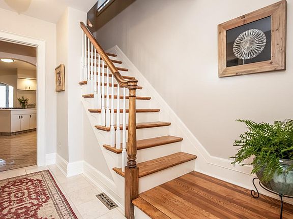 4th image of 744 Townsend Ave