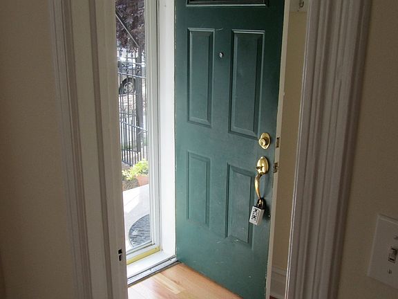 3rd image of 1146 W Newport Ave #1