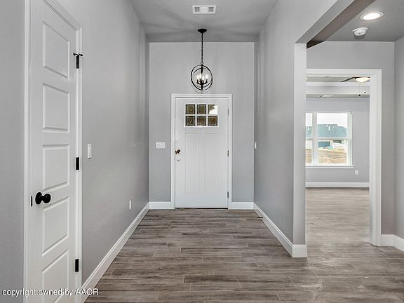 2nd image of 2804 Knoll Dr