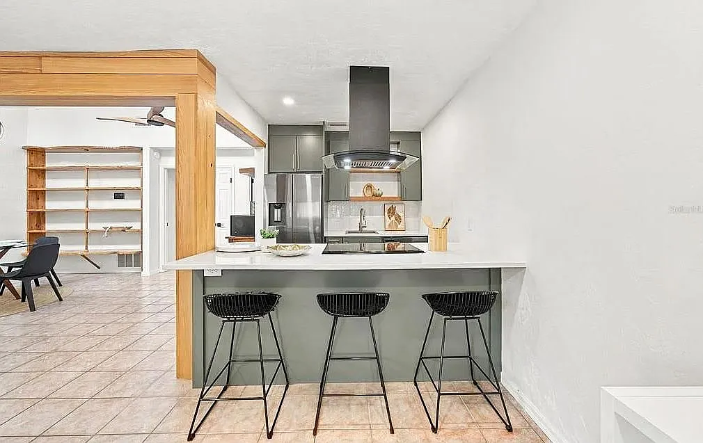 2 bed, 923 sqft, $1,800 — Photo 3