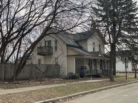 3rd image of 1400 Broadway Ave NW