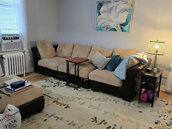 3rd image of 168 Parkview Ave APT 2