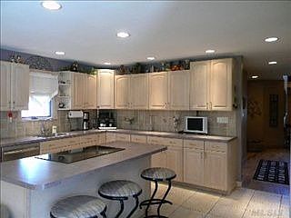 3rd image of 36 Lincoln Dr