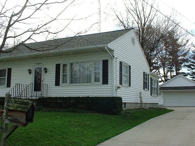 2nd image of 152 Woodlawn Ave