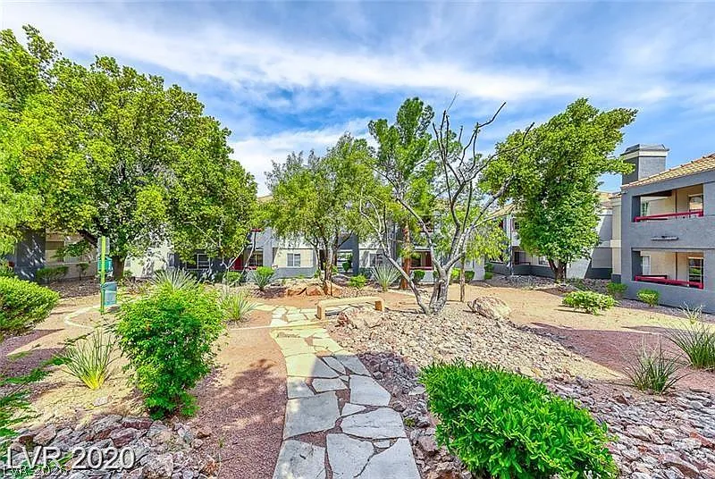 3 bed, 2.0 bath, 1191 sqft, $1,695 — Photo 4