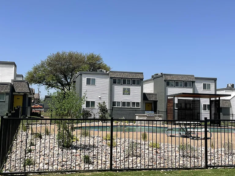 Avaya Garland Apartments — Photo 10