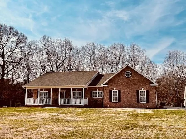 69 Isaac Creek Dr #22, Hickory, NC 28601