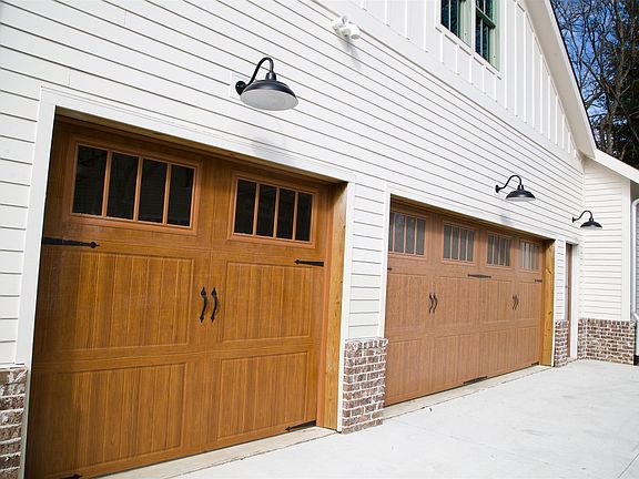 3rd image of 226 11th Ave S