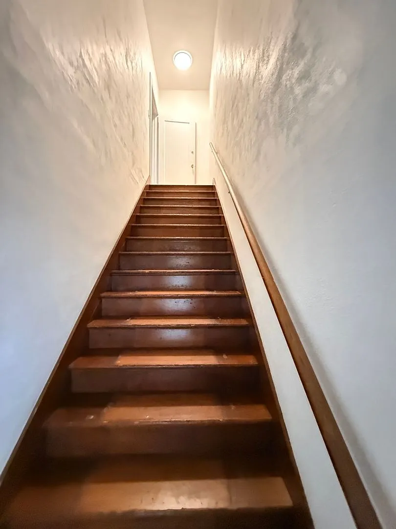 1143 N Commonwealth Ave — Photo 3