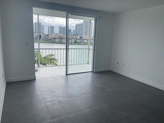 2nd image of 2861 Leonard Dr