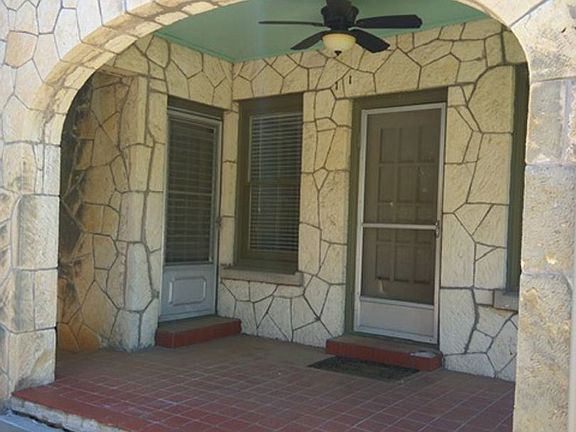 2nd image of 2026 W Mistletoe Ave