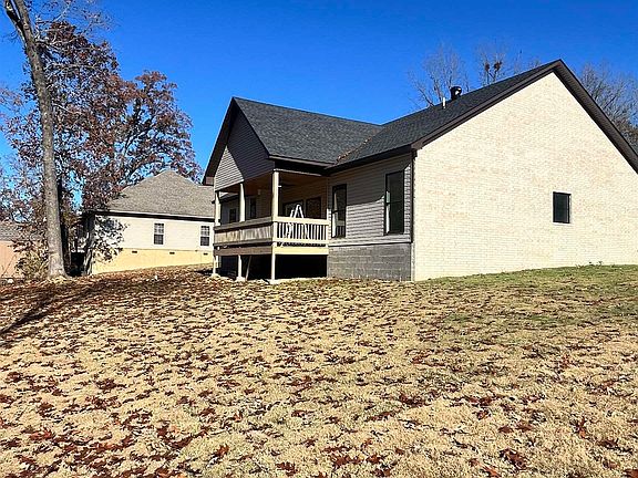 3rd image of 137 Leatherwood Cir