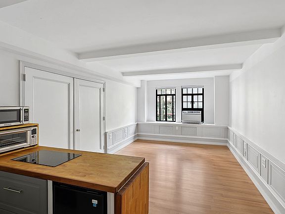 2nd image of 320 E 42nd St APT 303