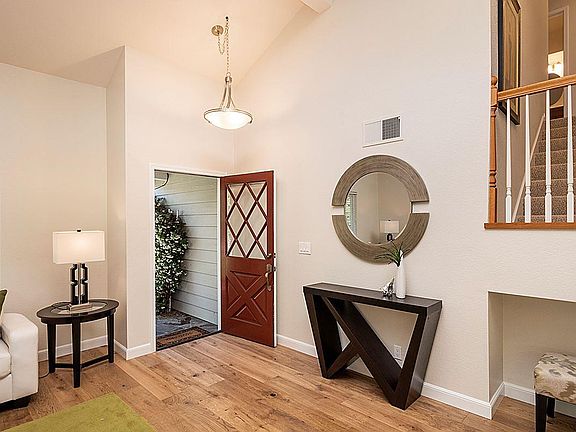 4th image of 700 Newport Cir